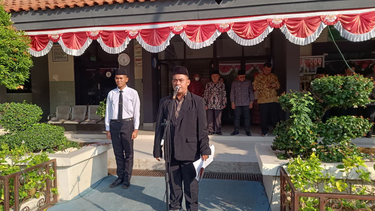 MAN 17 Jakarta Gelar Upacara Bendera HUT RI Ke-80